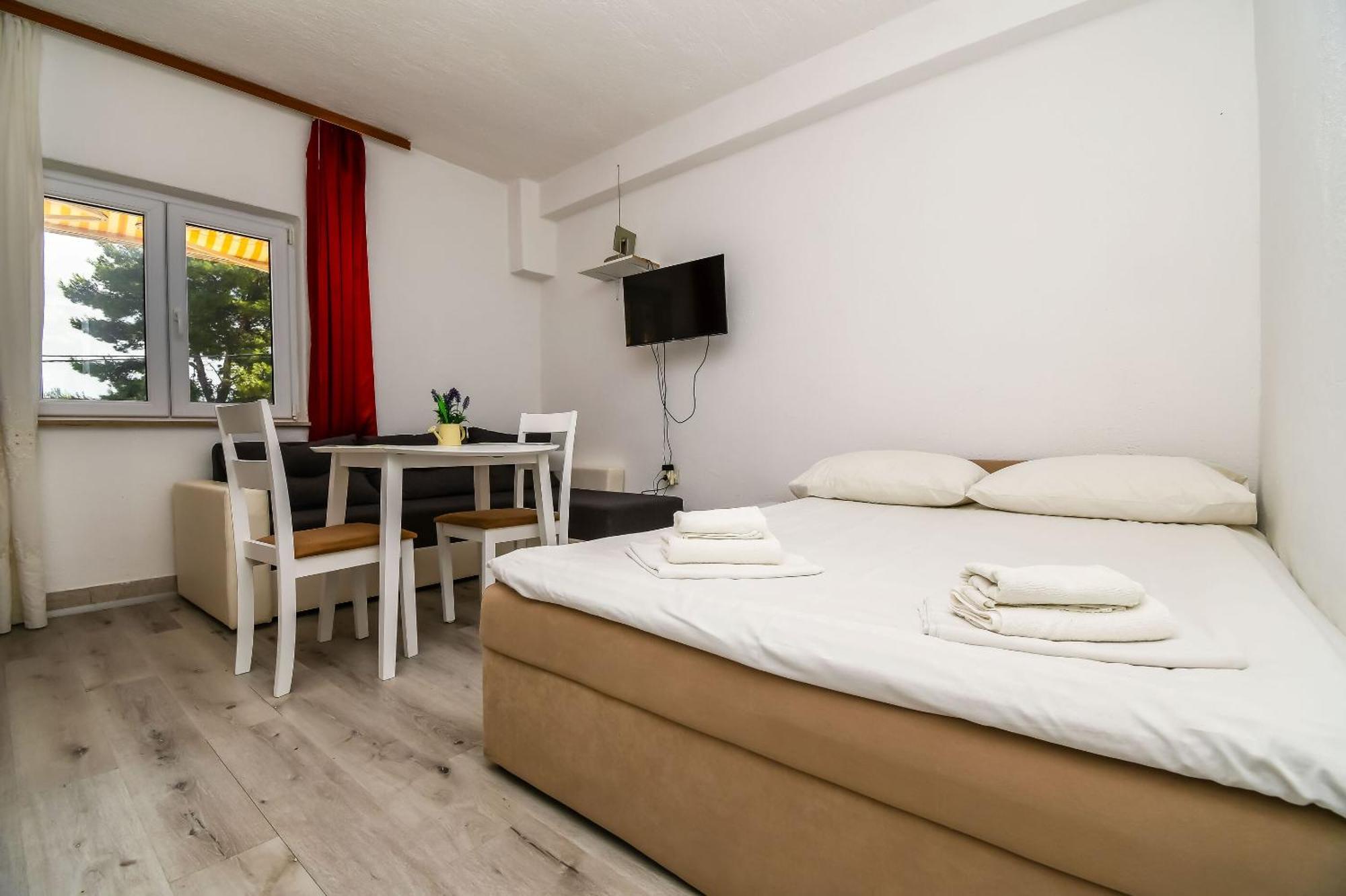 Apartments Martina Marina Bagian luar foto