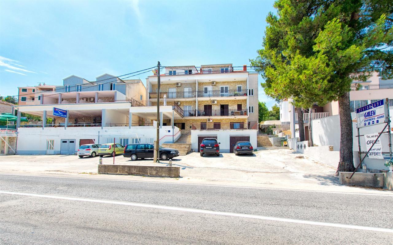 Apartments Martina Marina Bagian luar foto