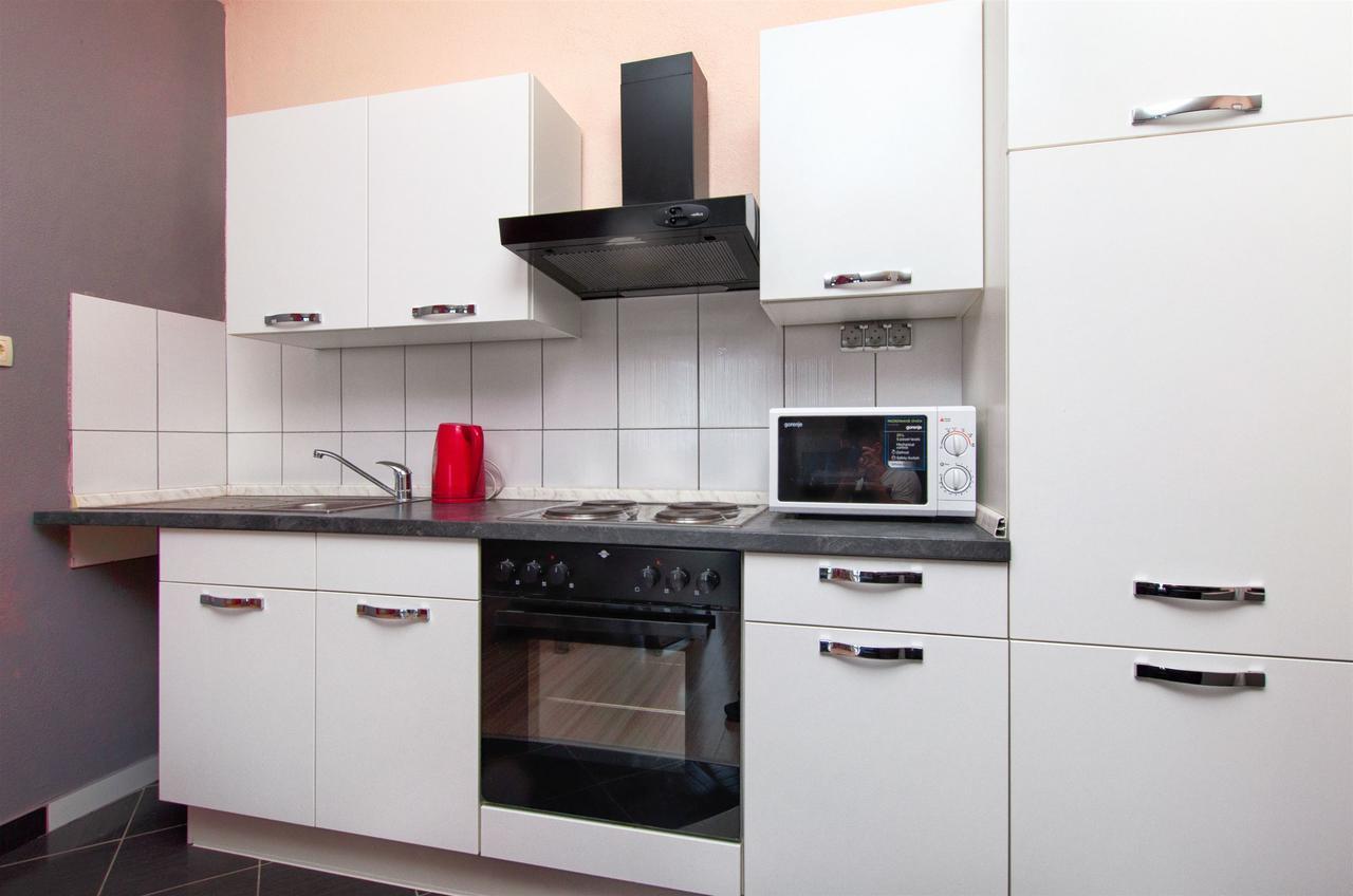 Apartments Martina Marina Bagian luar foto