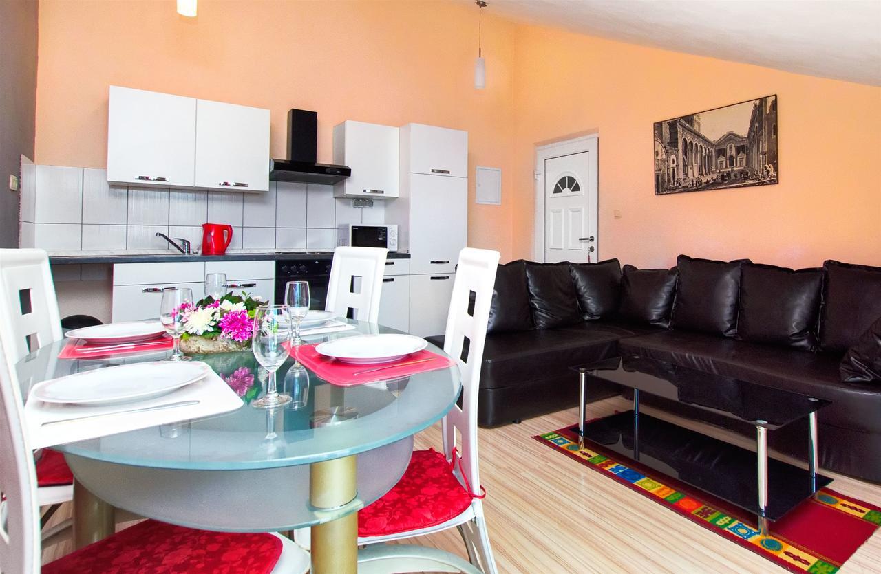 Apartments Martina Marina Bagian luar foto