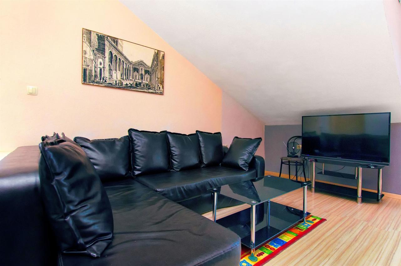 Apartments Martina Marina Bagian luar foto